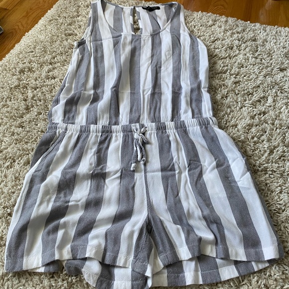 Romper - Picture 1 of 3